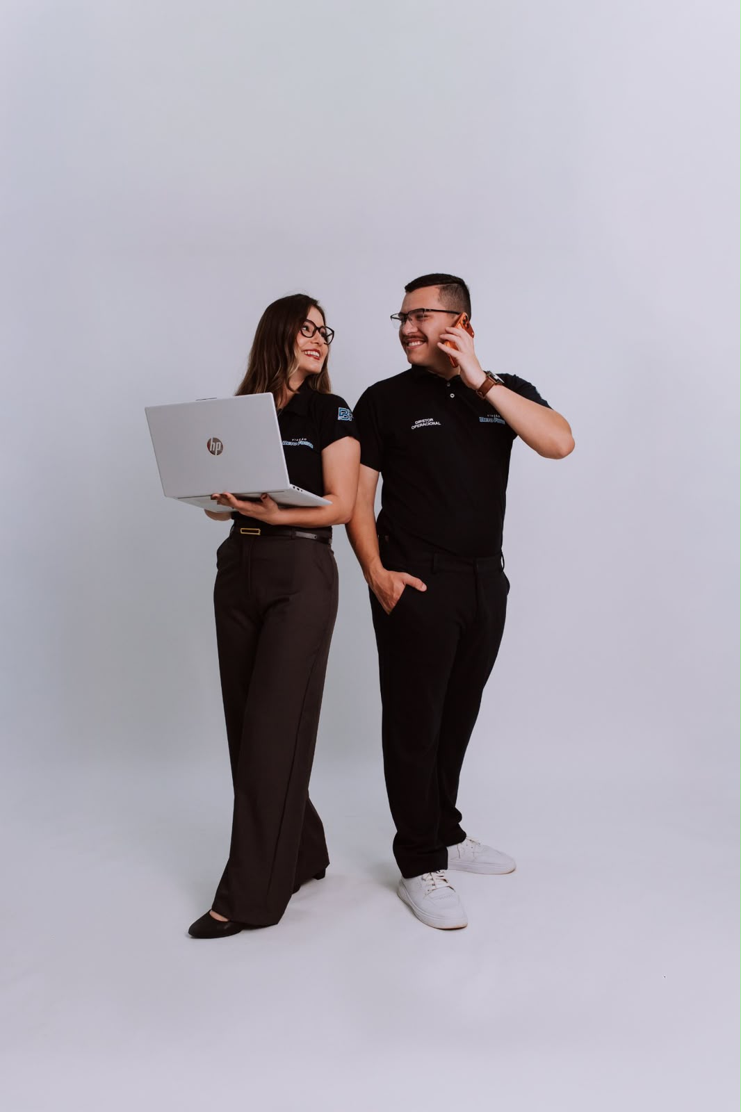 João e Bruna com uniformes da Beto Forte